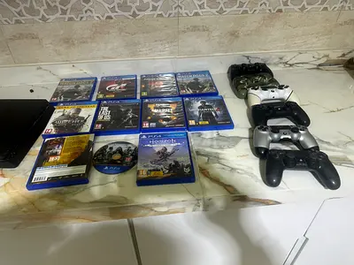 PlayStation 4 bundle: PS4 games + controllers (used)