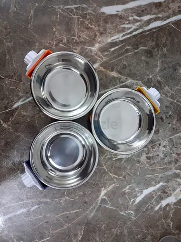 Parrot feeding stainless Steel Bowls with Colored Clips - new