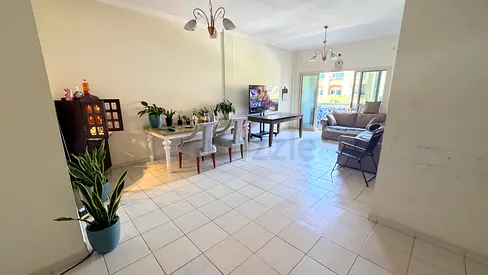 Fully Furnished Private room available in 3BHK flat with Family sharing