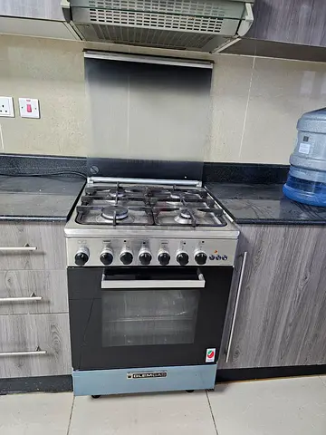 Glemgas Italian Stainless Steel 4-Burner Gas Range with Oven - very good Condition