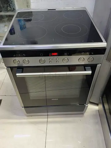 Siemens Electric Ceramic Cooktop with Oven - Good Condition