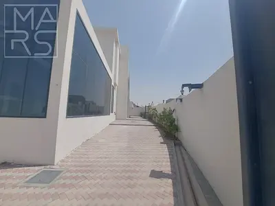 Modern & Bright 7 Bedroom Villa with Covered Swimming Pool