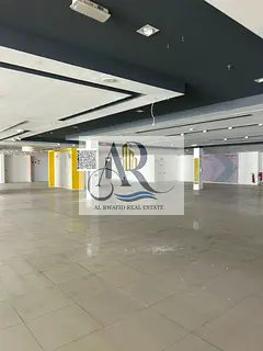 Massive Showroom with Prime Frontage | Spacious Parking &amp; Dual Access for Smooth Operations