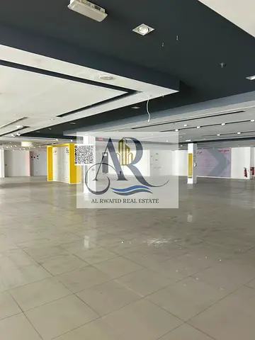 Massive Showroom with Prime Frontage | Spacious Parking & Dual Access for Smooth Operations