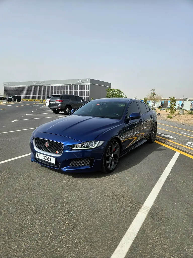 Jaguar XE 2016 — photo 1 of 15