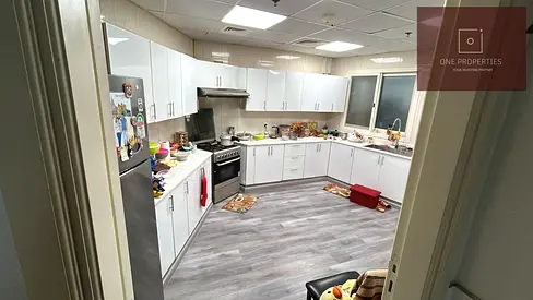 SPECIOUS SEA VIEW 2-BHK AND CLOSED KITCHEN APARTMENT WITH PARKING AVAILABLE FOR RENT.