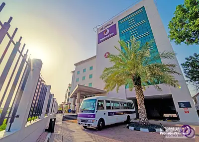 2 Interconnecting hotel rooms / No Kitchen / No Commission
