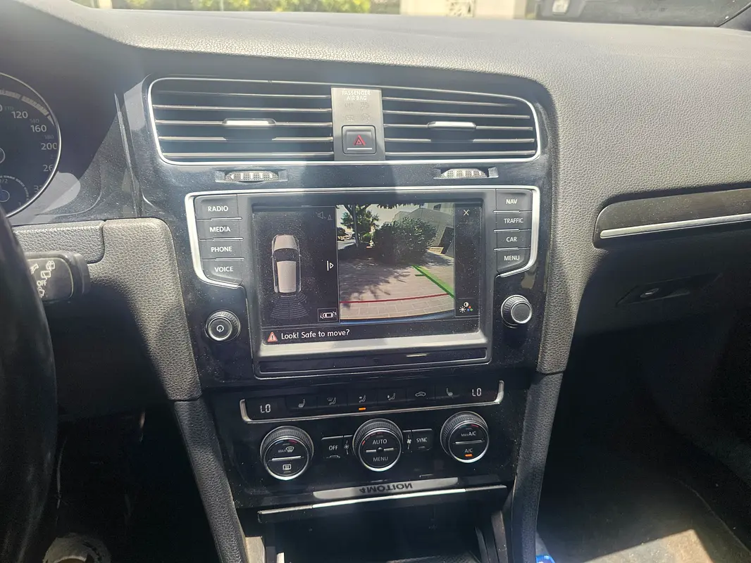 Volkswagen Golf 2016 — photo 1 of 8