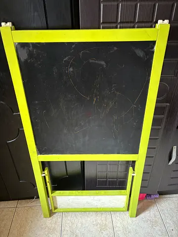 Double-sided Kids Easel with Chalkboard and Paper Roll Holder