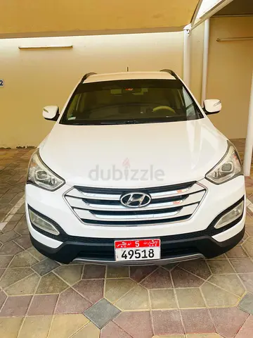 2014 Hyundai Santa Fe. 7 Seaters. GCC Specs - Well Maintained