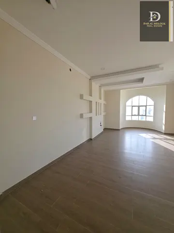 🏡 فيلا حديثة للبيع في الشارقة – العذرة | بسعر لقطــــة 🔥 📍 الموقع: الشارقة – منطقة العذرة موقع هادئ ومميز قريب من جميع الخدمات 📐 المساحة: 8,000 قد