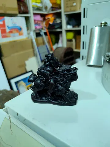 Vintage-Style Chinese Guardian Lion Shishi Figurine – Resin Sage on Foo Dog Statue, (8x7x4 cm)