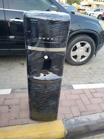 Bottom load water dispenser