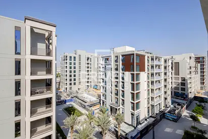 Elegant Unit | Prime Location | Creek Beach View