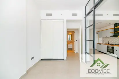 Modern 1-Bedroom Apartment | Unfurnished | Community View | Collective Tower 2