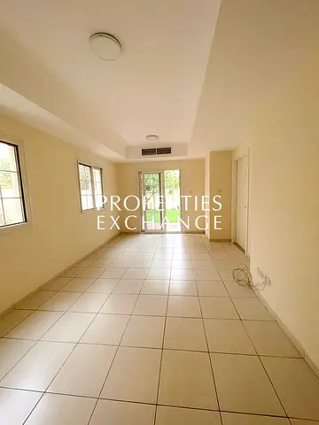 Well Maintained | Spacious | Corner Unit | Close to Lake