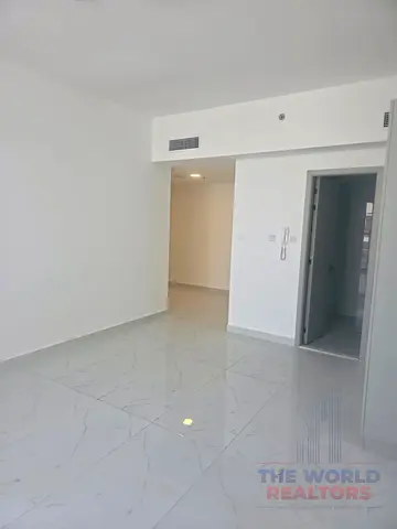 Distress Deal | Below OP | Spacious 3BR + Maid Duplex