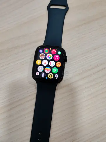 Apple Series 7 Smartwatch (GPS)-Excellent condition