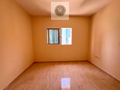 غرفه ماستر /باركن مجانا /خزائن بالخائط/مساحه واسعه