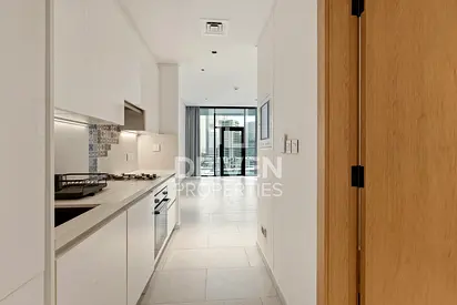 Ready to Move in | Mid Floor | Great Location