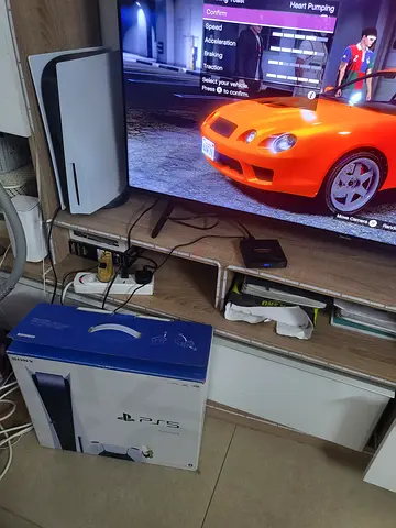 Ps5 Disc with 2 controller and games for Urgent sale