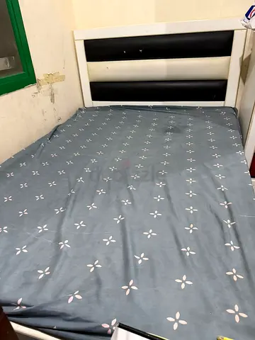 QUEEN SIZE BED WITH MEDICATED MATTRESS