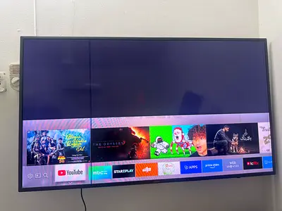 Samsung 55 Smart LED TV - Good Working Condition small lines in display