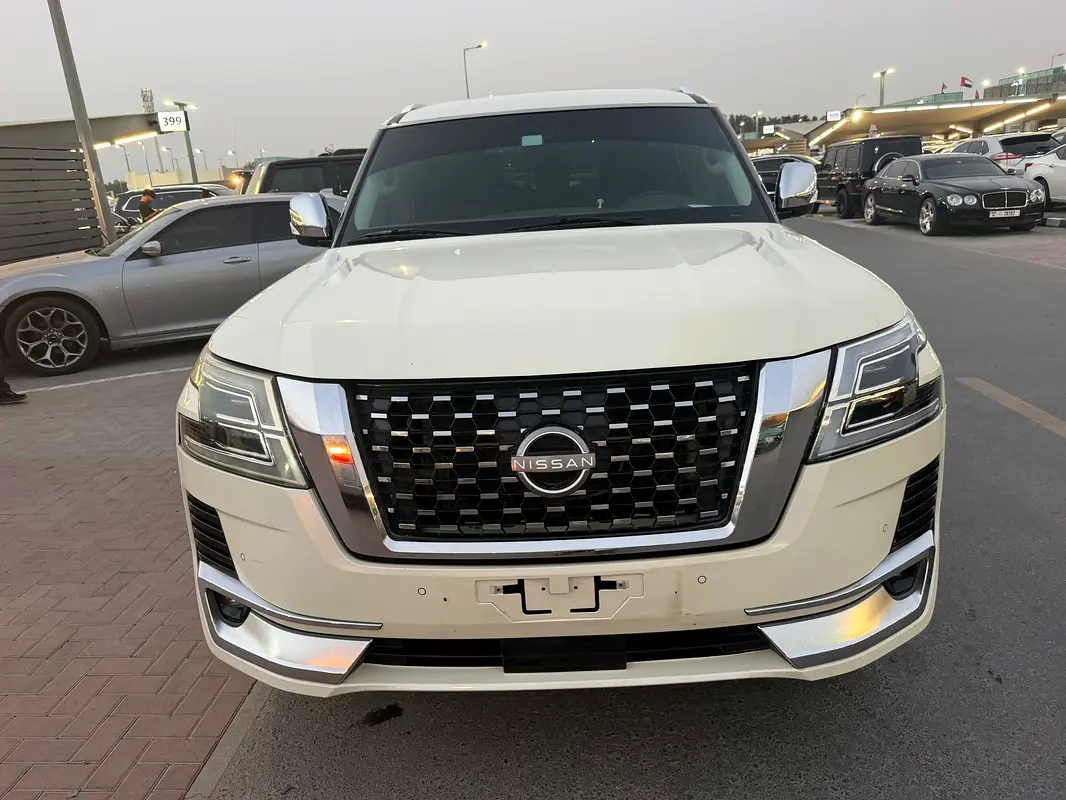 Nissan Patrol 2014 — photo 1 of 11