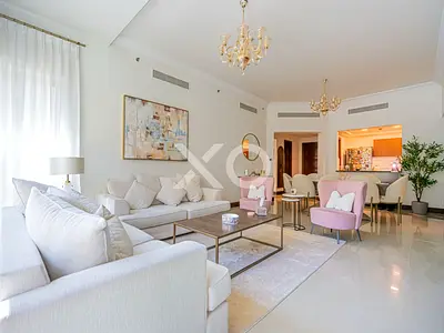 Furnished / Updated C Type | Close to Mall