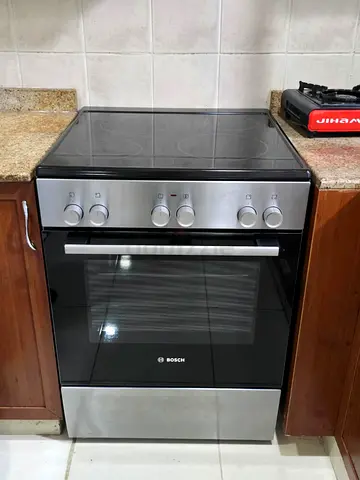 Bosch freestanding electric ceramic Cooker with oven 60x60cm Excellent working condition