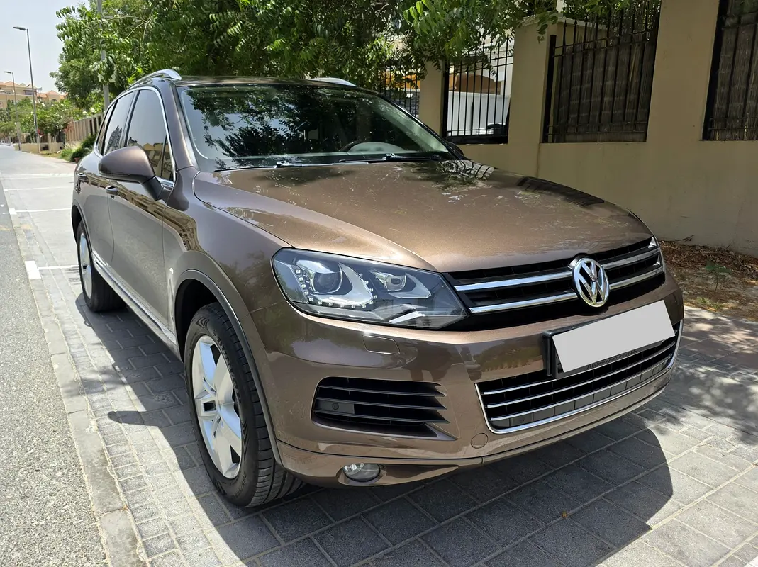 Volkswagen Touareg 2015 — photo 1 of 17