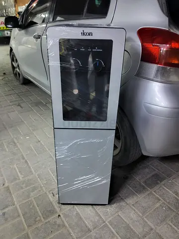 Bottom load water dispenser