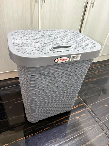 Plastic Wicker-Style Laundry Hamper with Lid – Light Grey