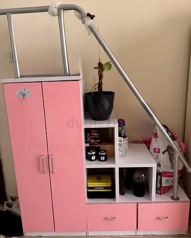 Storage unit for children