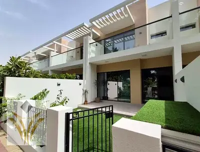 Luxury Furnished |Private Garden | Bright Park View