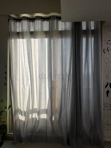 Curtain set and rod
