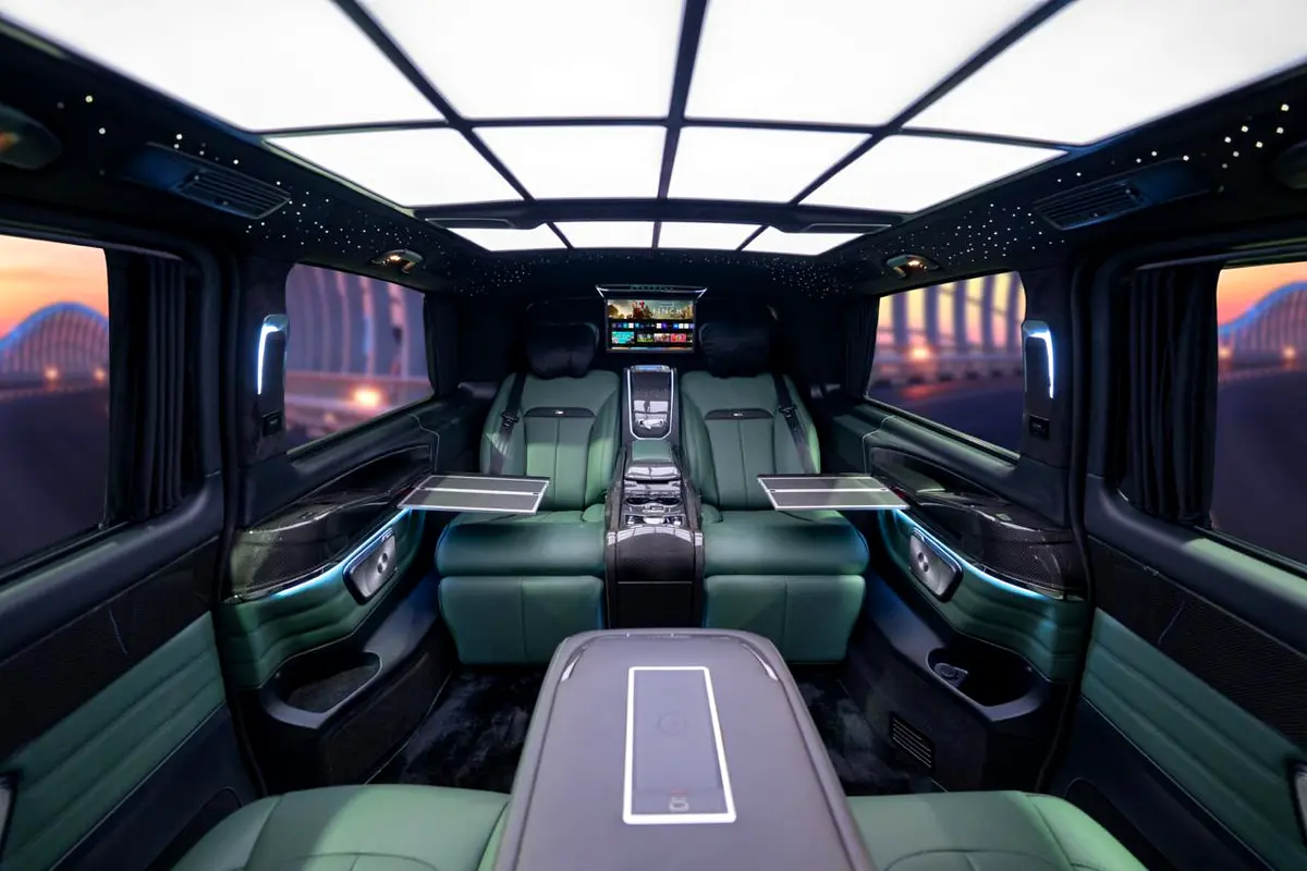 Mercedes-Benz V-Class 2026 — photo 1 of 19