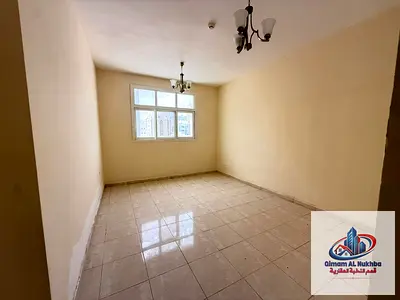 أجمل غرفه وصاله بالبوطينه مساحه كبيره جدا تكييف وغاز مركزي تشطيبات مميزه جدا قريبه من كل الخدمات وسهل الوصول اليها وصيانه مجانه مجانيه علي المالك