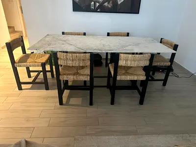 Marple dining table with 6 woden-seat chairs