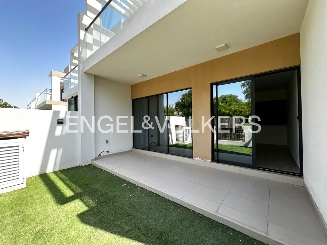 Park Backing | Very Quiet | Upgraded Terrace