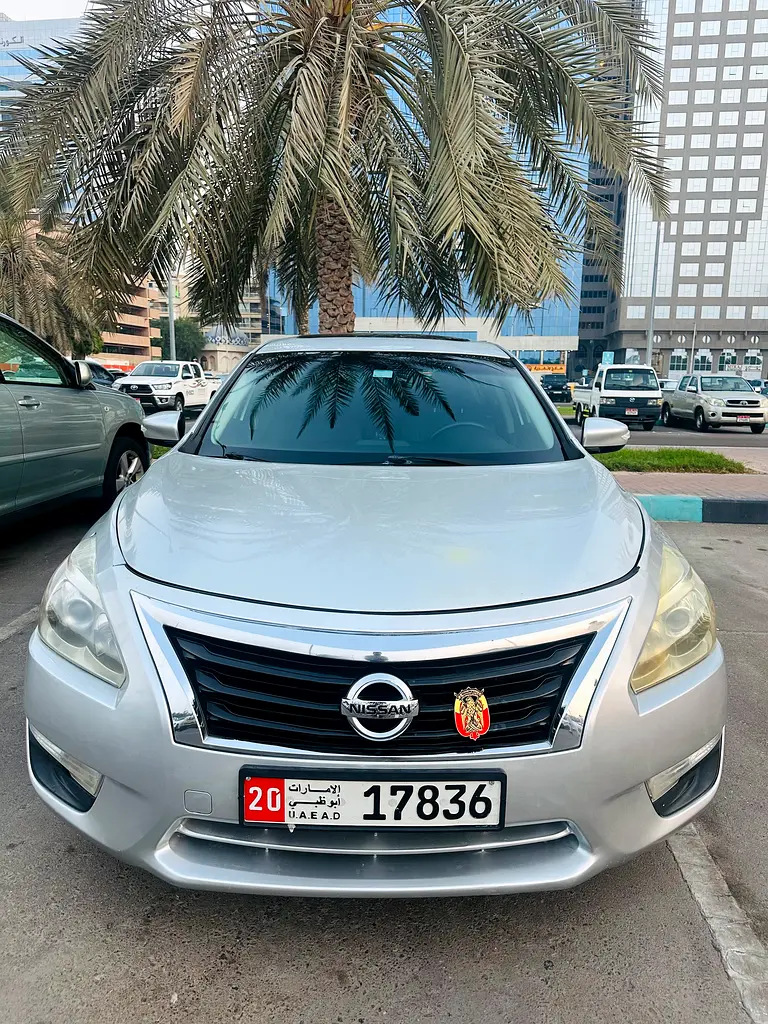 Nissan Altima 2015 — photo 1 of 6