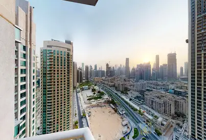 BRIGHT | SPACIOUS | DOWNTOWN SKYLINE VIEW