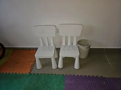 Set of 2 white plastic kids chairs - good condition