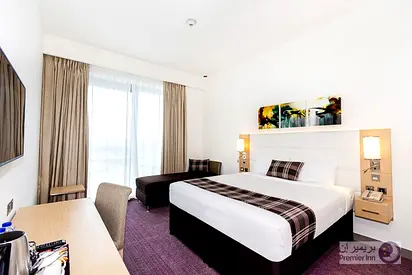 2 Interconnecting hotel rooms / No Kitchen / No Commission