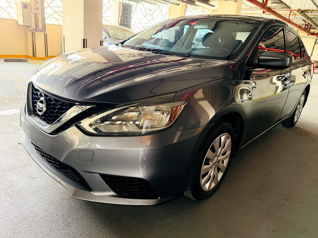 Nissan Sentra 2019 — photo 1 of 16