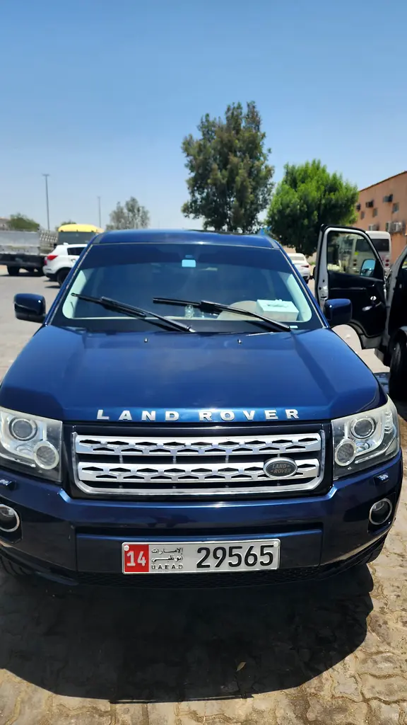 Land Rover LR2 2013 — photo 1 of 5