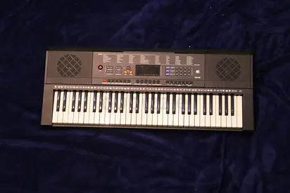Piano YM598 NEGOTIABLE