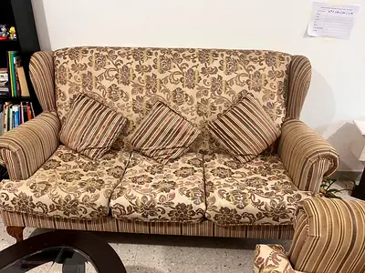 Vintage-style 3-seater sofa in beige floral fabric - good condition