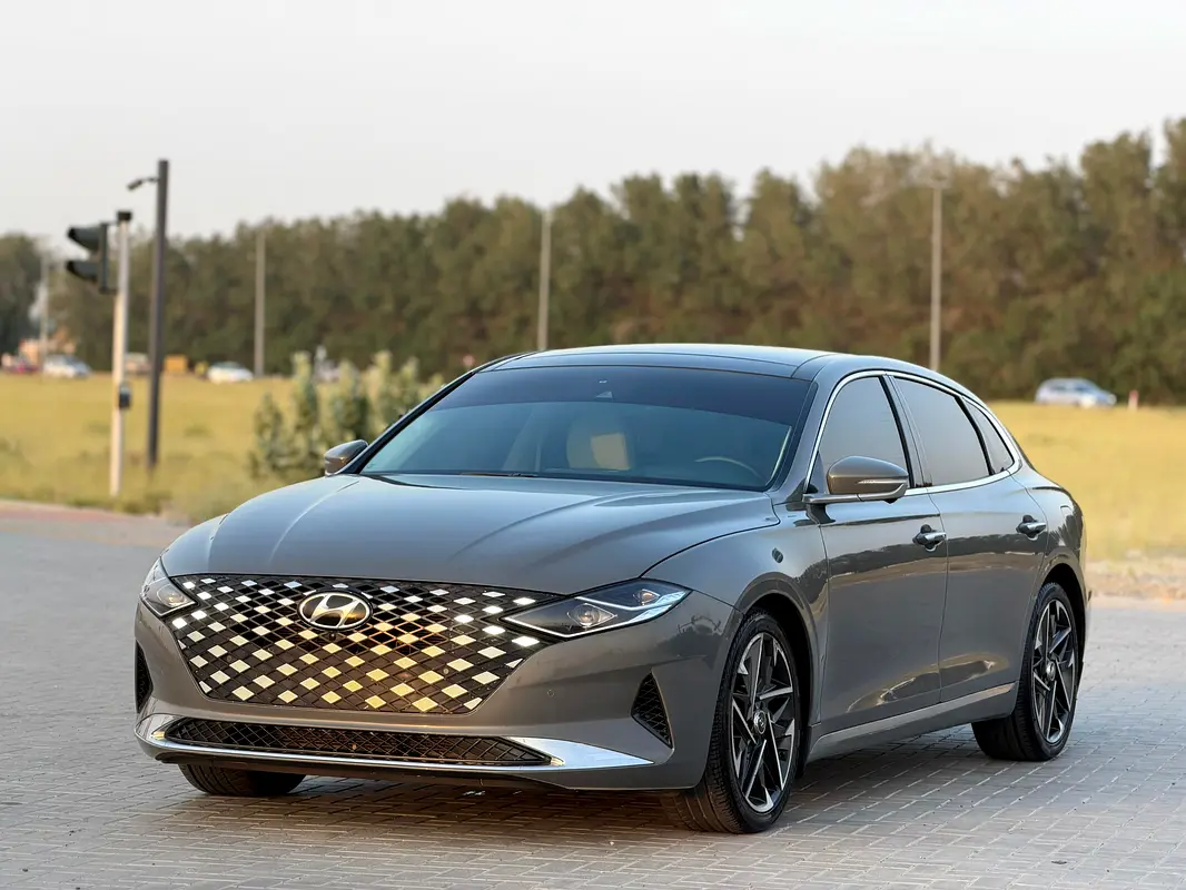 Hyundai Azera 2023 — photo 1 of 19