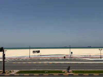 اطلاله ع البحر بسعر ممتاز جدا ومناسب للجميع مع صيانه فري ع المالك موقع ممتاز و استراتيجي